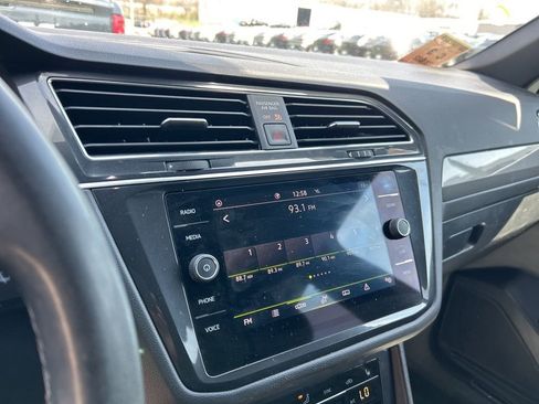 Used 2023 Volkswagen Tiguan SE R-Line image 8