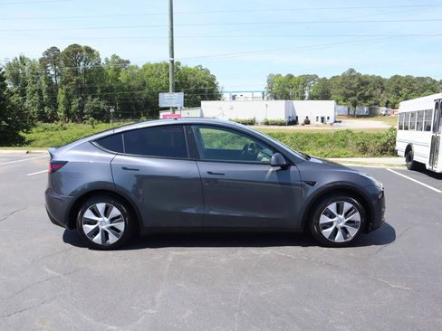 Used 2022 Tesla Model Y Long Range AWD/4WD image 12