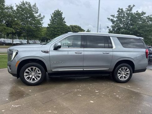 Used 2025 GMC Yukon XL Denali AWD/4WD image 11