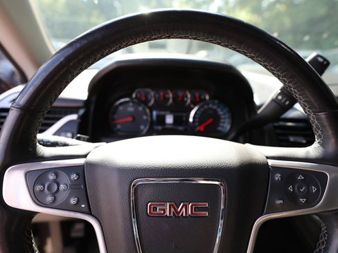 Used 2019 GMC Yukon SLT w/ Premium Edition AWD/4WD image 29
