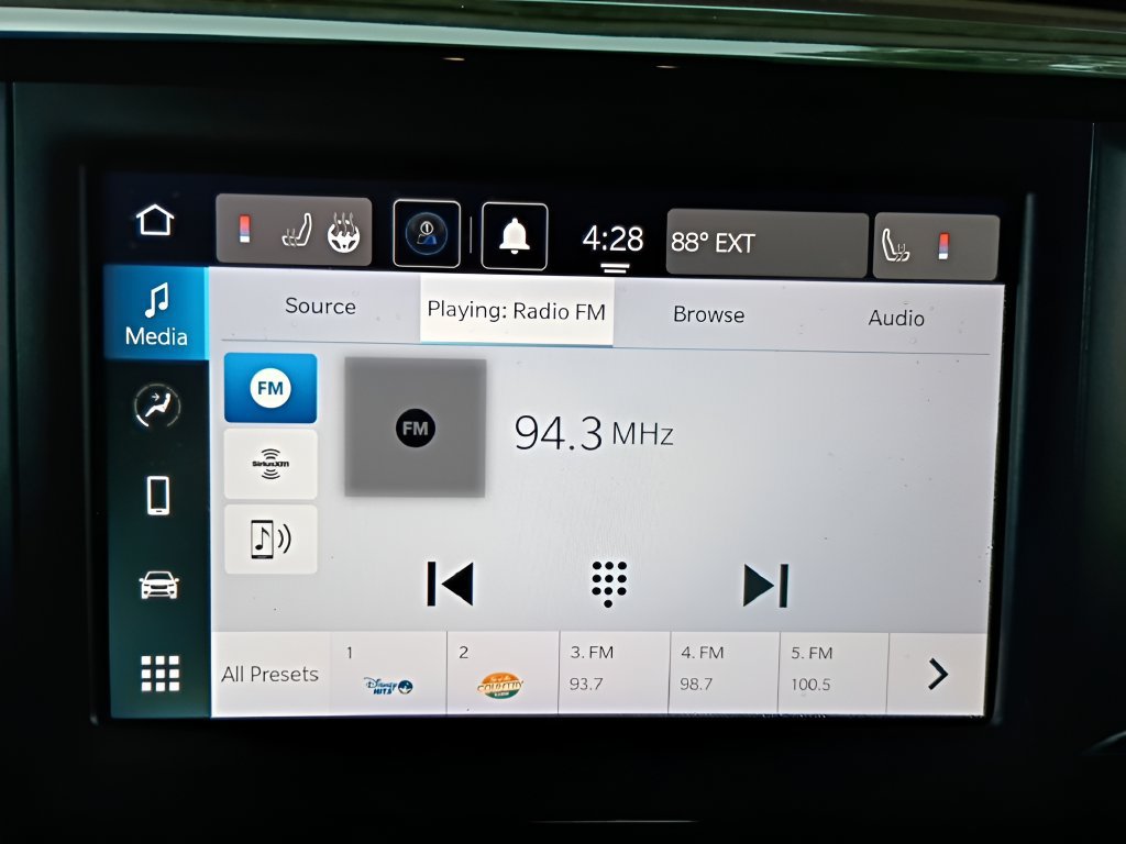 Used 2023 Chrysler Voyager LX FWD image 23
