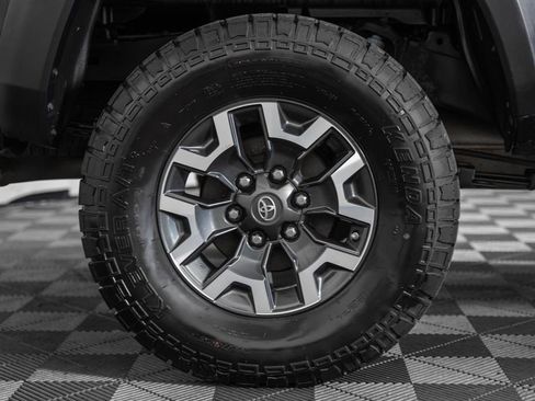 Used 2016 Toyota Tacoma TRD Off-Road w/ Towing Package image 18