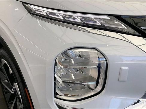 Used 2024 Mitsubishi Outlander SE AWD/4WD image 29