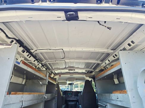 Used 2017 Chevrolet Express 2500 image 31