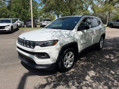 Used 2024 Jeep Compass Latitude AWD/4WD image 3
