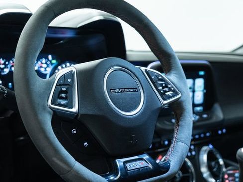 Used 2018 Chevrolet Camaro ZL1 image 24