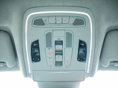 Used 2018 Audi A8 L 4.0T image 22