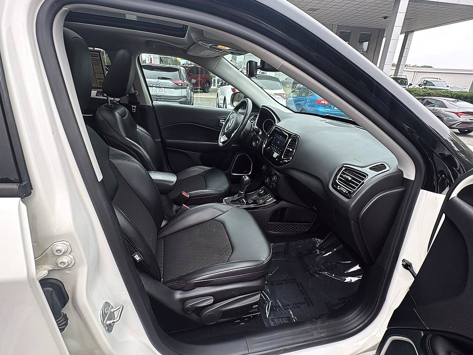 Used 2021 Jeep Compass Latitude w/ Sun and Sound Group AWD/4WD image 32