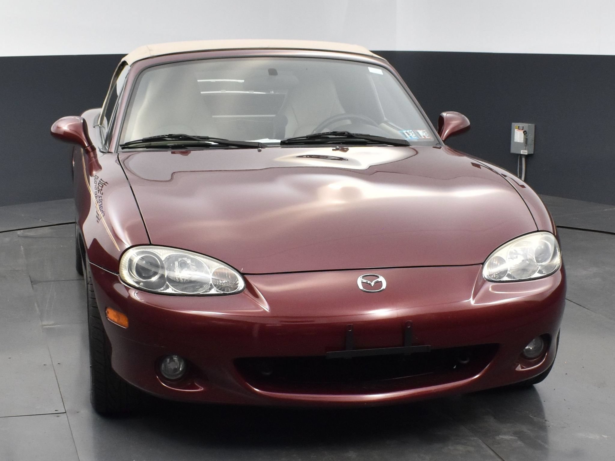 Used 2003 MAZDA MX-5 Miata RWD image 8