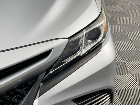 Used 2020 Toyota Camry SE image 9