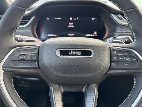 New 2025 Jeep Grand Cherokee Limited w/ Black Appearance Package image 29