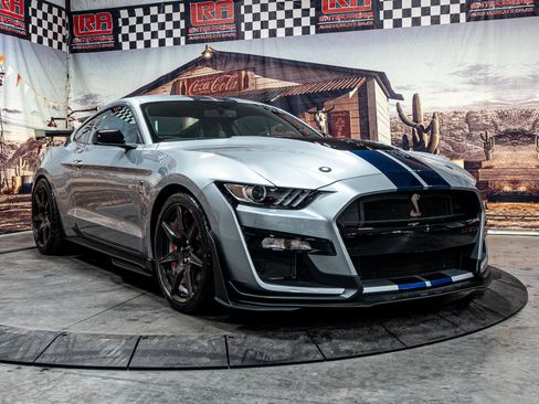 Used 2022 Ford Mustang Shelby GT500 w/ Carbon Fiber Track Pack image 1