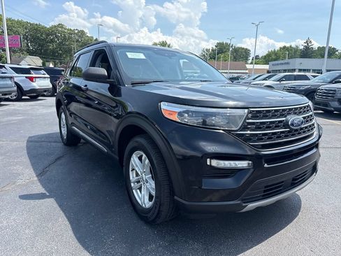 Used 2022 Ford Explorer XLT w/ Equipment Group 202A AWD/4WD image 4