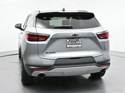 Used 2024 Chevrolet Blazer LT w/ Convenience Package FWD image 6