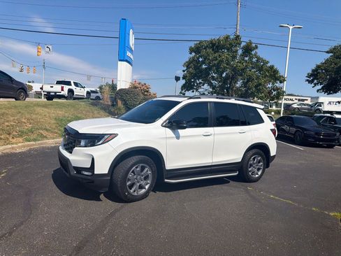 Used 2025 Honda Passport TrailSport image 9
