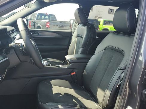 New 2025 Jeep Grand Cherokee L Altitude image 21