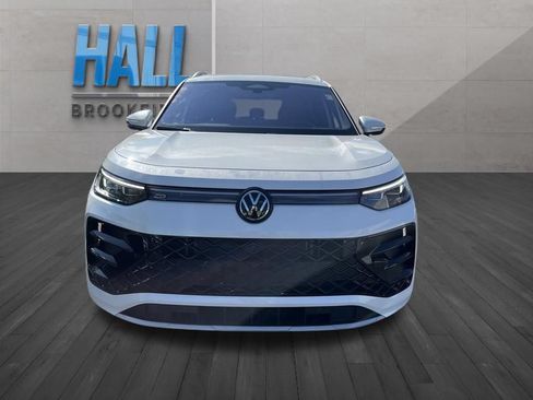 Certified 2025 Volkswagen Tiguan SEL R-Line AWD/4WD image 9