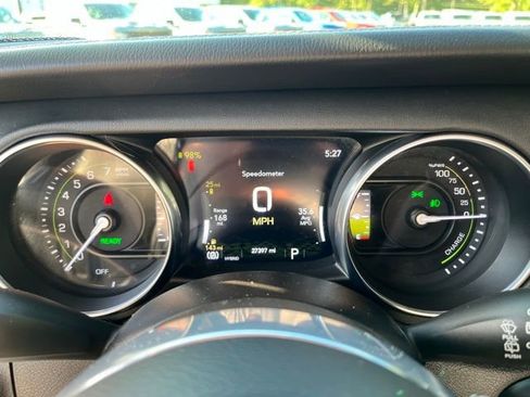 Used 2021 Jeep Wrangler Unlimited Sahara w/ Dual Top Group AWD/4WD image 25