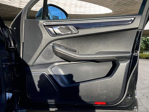 Used 2020 Porsche Macan image 19