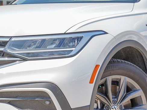 New 2024 Volkswagen Tiguan SE image 3