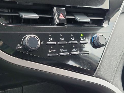 Used 2021 Toyota Camry LE image 27