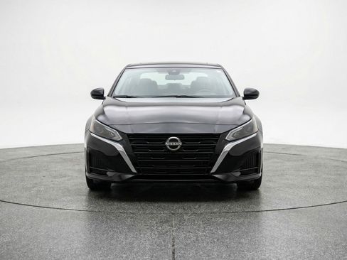 Used 2025 Nissan Altima 2.5 SV FWD image 2