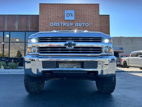 Used 2017 Chevrolet Silverado 2500 LT image 2