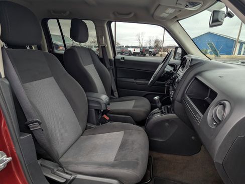 Used 2016 Jeep Patriot Latitude AWD/4WD image 8