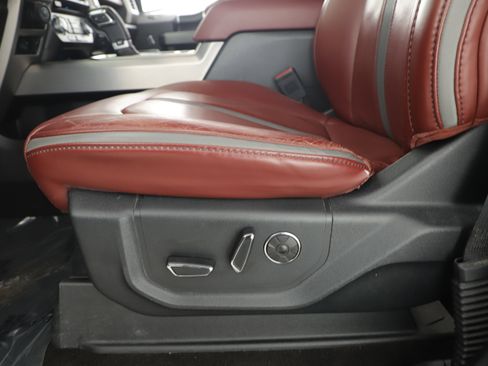 Certified 2018 Ford F150 Platinum w/ Equipment Group 701A Luxury image 11