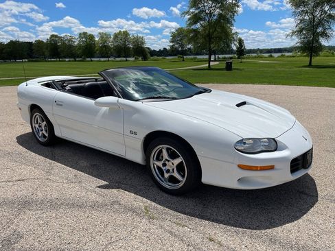 Used 2002 Chevrolet Camaro Z28 w/ SS Performance/Appearance Pkg RWD image 42
