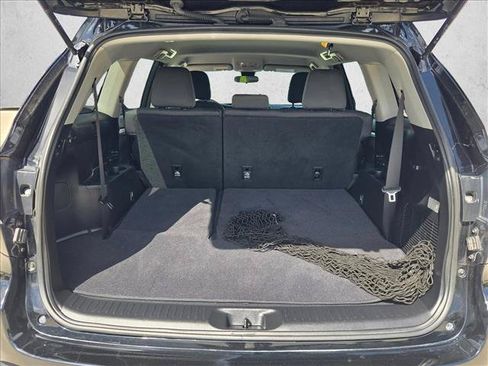 Used 2017 Toyota Highlander LE FWD image 6
