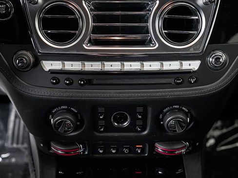 Used 2020 Rolls-Royce Dawn image 35