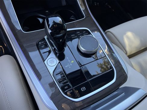 Used 2022 BMW X5 xDrive40i w/ Premium Package image 18