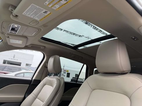Used 2023 Lincoln Aviator AWD w/ Premium Package image 13