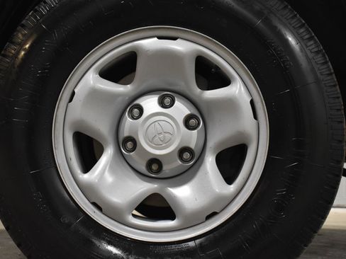 Used 2019 Toyota Tacoma SR image 28