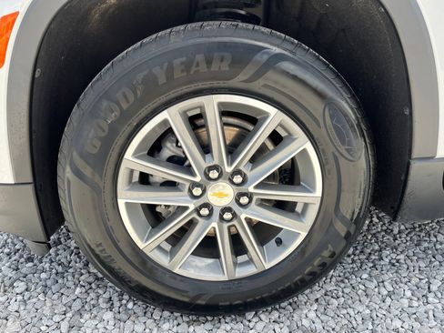 Used 2023 Chevrolet Traverse LT FWD image 7