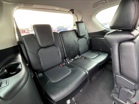 Used 2018 Nissan Armada SL image 27