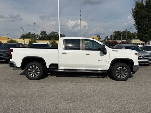 Used 2026 Chevrolet Silverado 2500 LT w/ Safety Package AWD/4WD image 11
