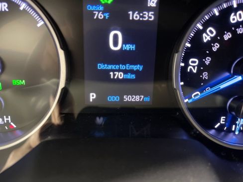 Used 2021 Toyota RAV4 LE AWD/4WD image 19