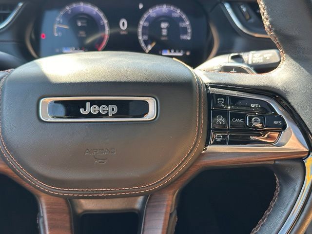 Used 2023 Jeep Grand Cherokee L Summit w/ Advanced Protech Group IV AWD/4WD image 25