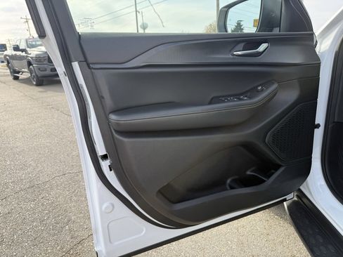 Used 2024 Jeep Grand Cherokee L Laredo w/ Luxury Tech Group I image 14