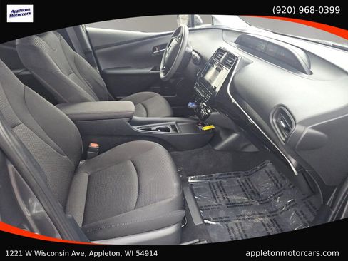 Used 2019 Toyota Prius LE image 25