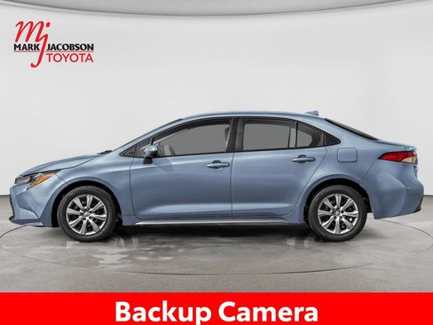 Used 2026 Toyota Corolla LE FWD image 5