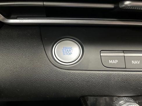 Used 2021 Hyundai Elantra Limited image 23