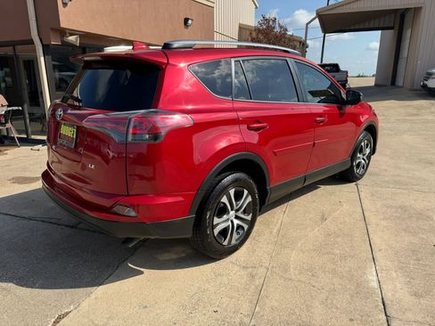 Used 2017 Toyota RAV4 LE image 5