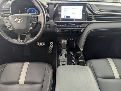 Used 2025 Toyota Camry SE FWD image 24