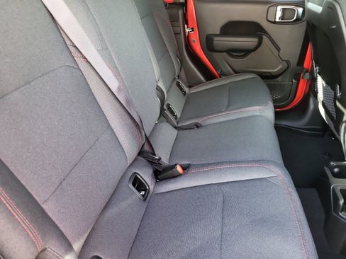 New 2025 Jeep Gladiator Rubicon w/ Convenience Group image 18