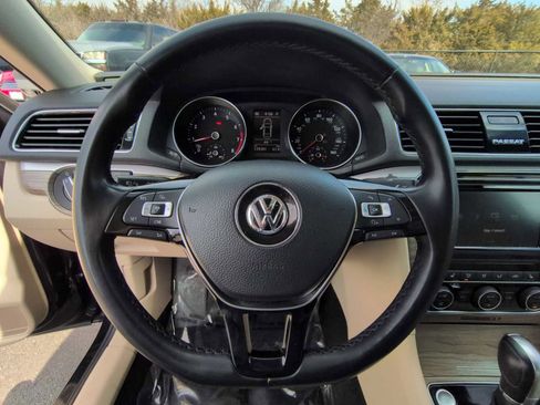 Used 2018 Volkswagen Passat 2.0T SE image 25