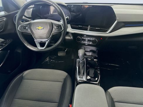 Used 2024 Chevrolet Trax LT w/ Driver Confidence Package FWD image 17