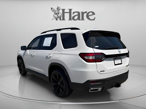 Used 2025 Honda Pilot Black Edition image 3